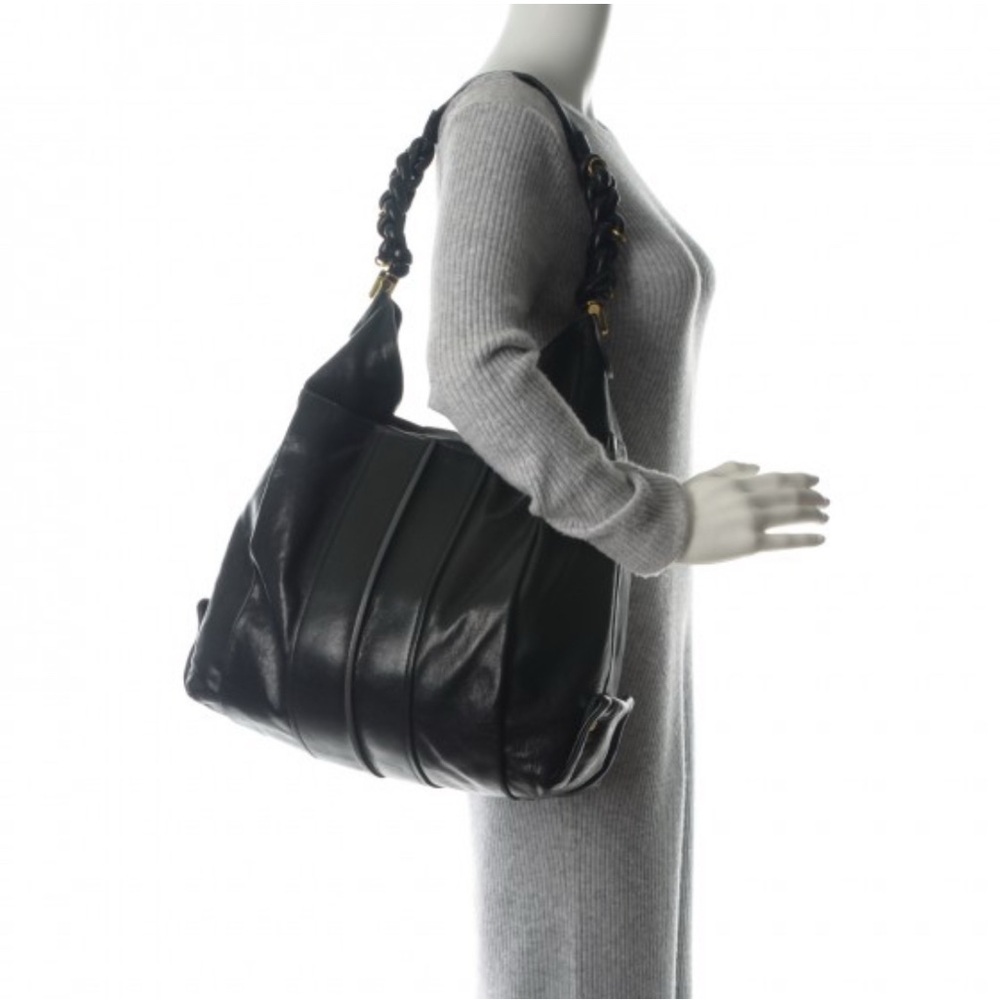 Chloe - Picture 5 of 14